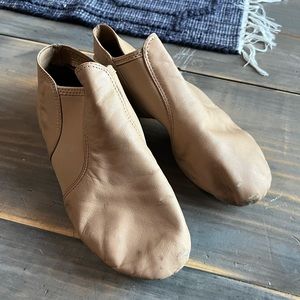 Capezio Jazz Shoes - Women’s nude beige dance